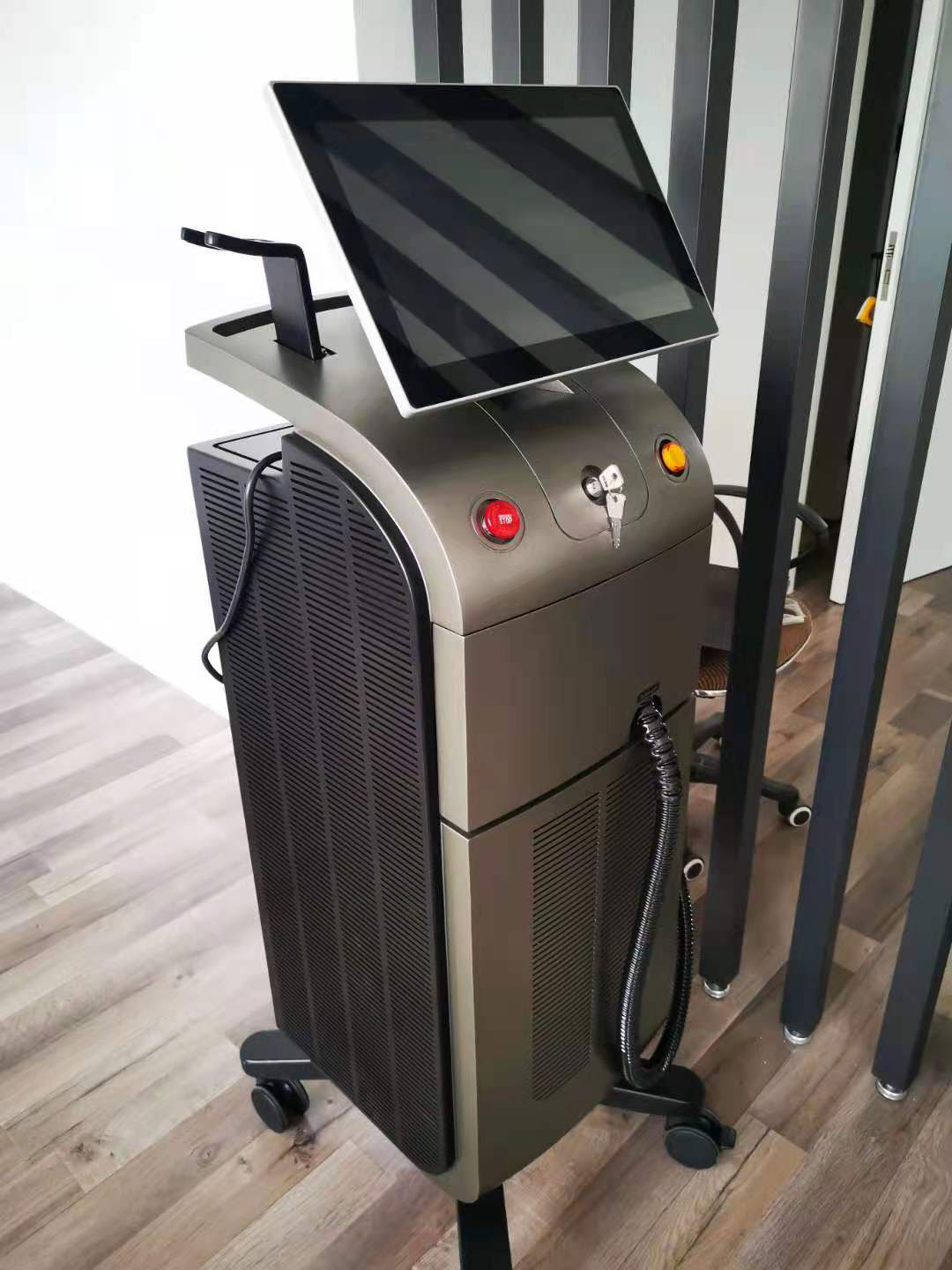 راهنمای کامل استفاده از دستگاه لیزر Soprano Titanium